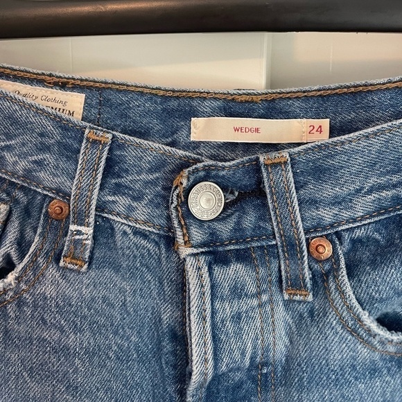 Levi’s wedgie straight crop jeans distressed light wash size 24 NWOT - Picture 7 of 9